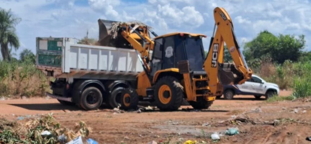 Castilho: Bairro Iate Urubupungá recebe limpeza geral