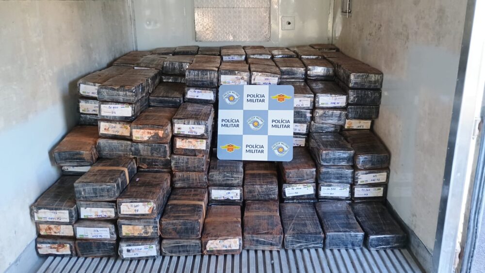 TOR da Polícia Militar Rodoviária intercepta carga de maconha de 4,2 toneladas em caminhão