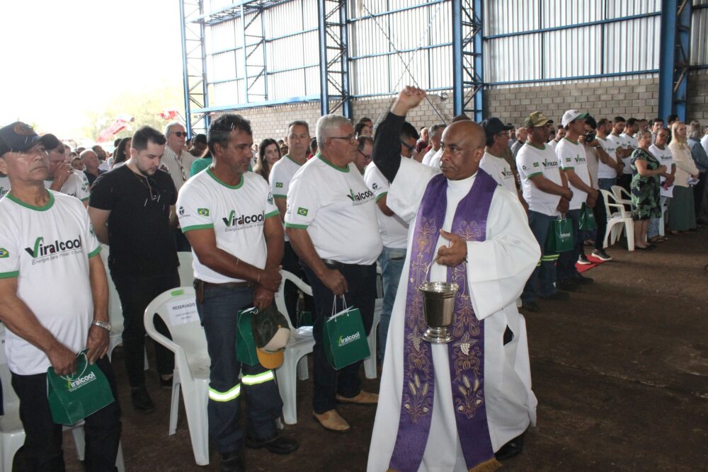 Padre Edvaldo Gama que está à frente das paróquias de Castilho e Nova Independência celebra 11 anos de ordenação presbiteral