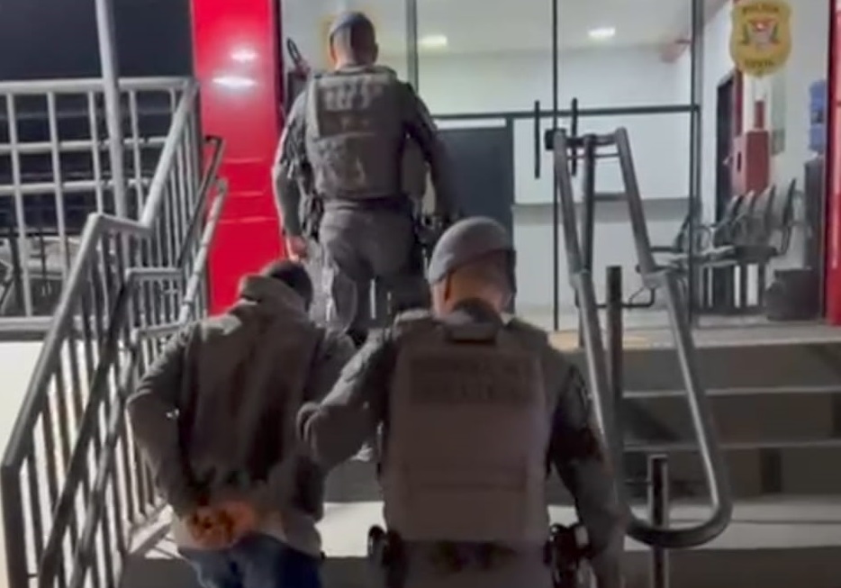 Força Tática prende homem por posse ilegal de arma de fogo no Jardim Europa, em Andradina