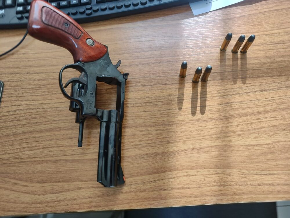 Polícia Militar apreende revólver abandonado após ameaça no Centro de Araçatuba