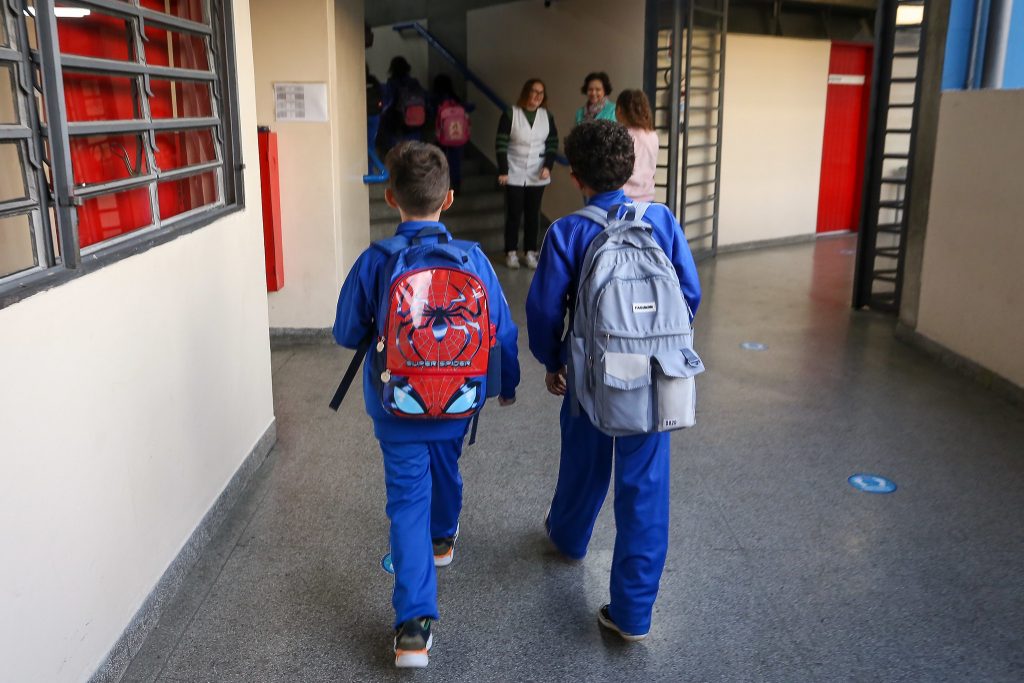 Estudantes da rede estadual de SP retornam às aulas com foco na recuperação e reforço escolar