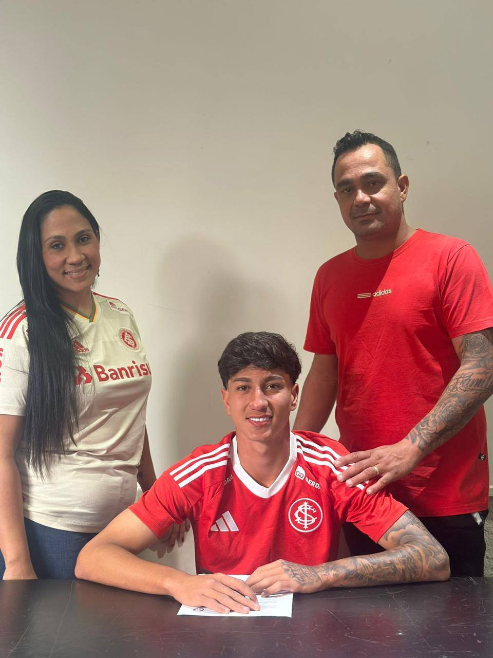 Jovem de Castilho assina contrato profissional com o Internacional e multa rescisória chega a 60 milhões de euros