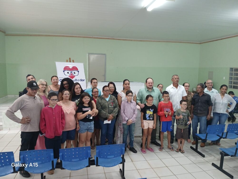 Programa Olhar Acolhedor entrega mais 31 óculos gratuitos em Castilho e já soma mais de 650 beneficiados