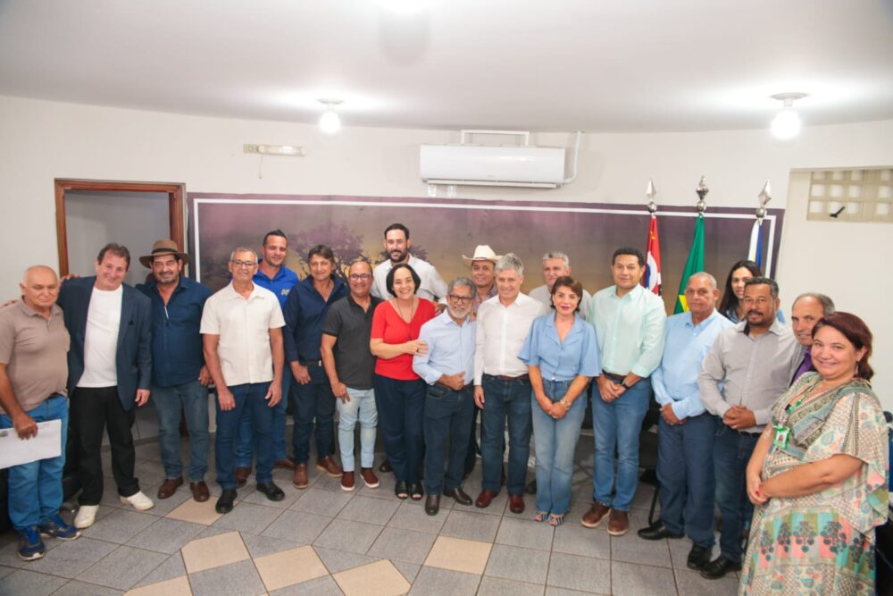 Ministro Paulo Teixeira assina convênio do Terra Cidadã em Castilho e recebe título de Cidadão Castilhense