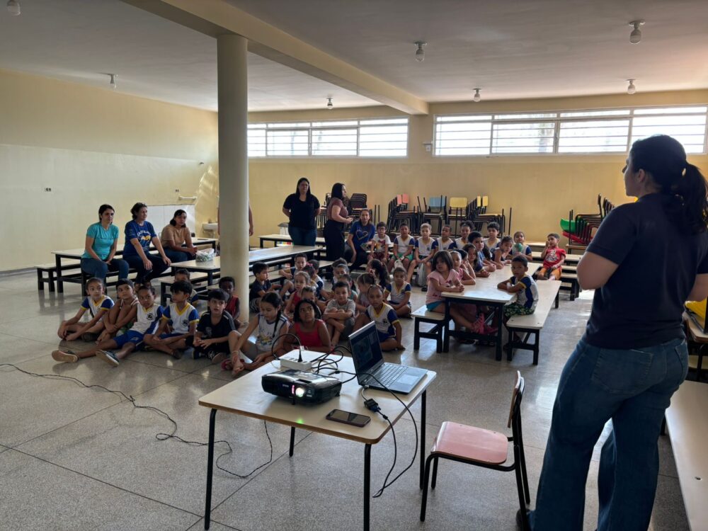 Águas Castilho sensibiliza 400 alunos da rede pública em homenagem ao Dia da Árvore