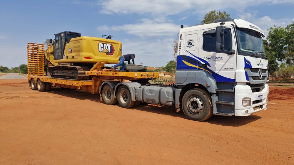 Prefeitura de Castilho investe R$ 600 mil na compra de nova escavadeira Caterpillar 320 para reforçar obras no município