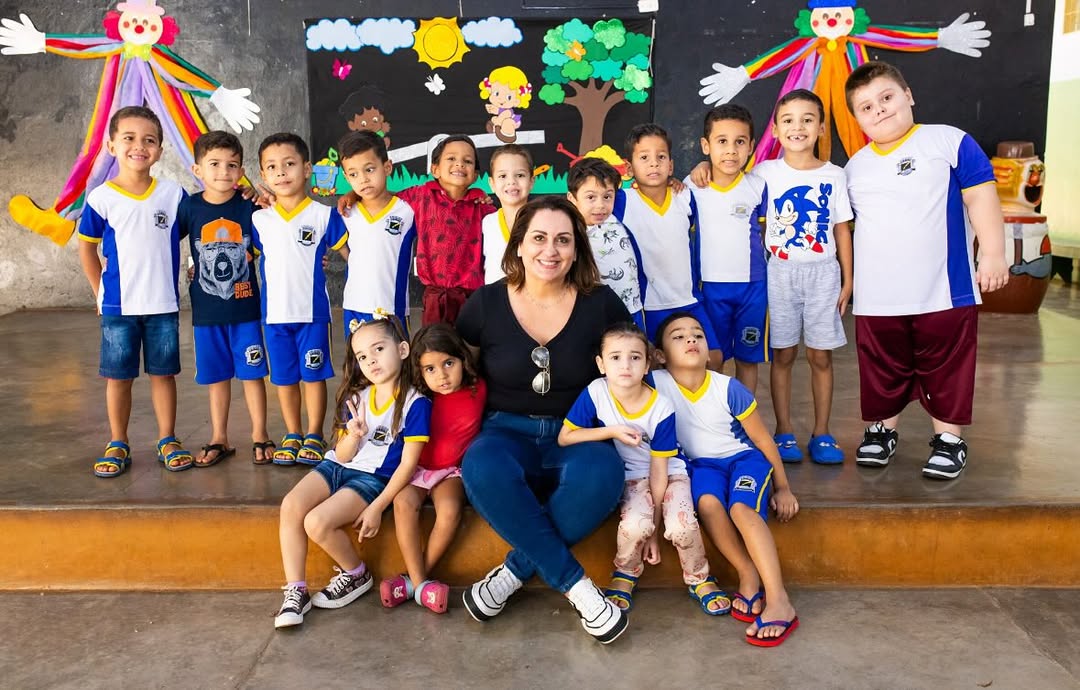 Guiada por Deus e movida pelo amor: professora Fabiana Lameu encerra 29 anos de missão na Educação Infantil de Castilho