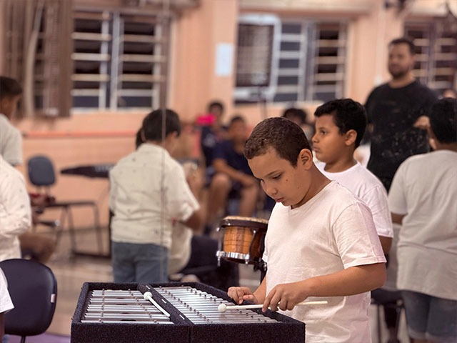 Projeto Guri emociona pais com noite musical em Castilho