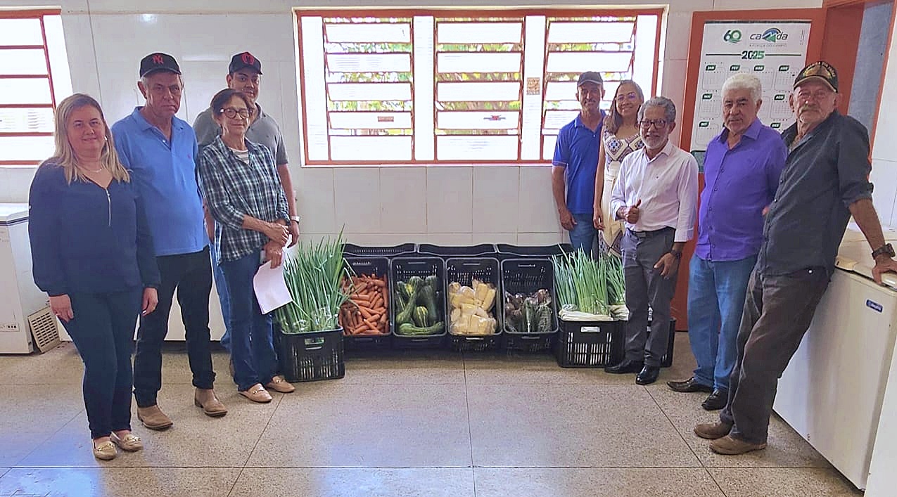 Cooperativa de Agricultores Familiares realiza primeira entrega de alimentos para a merenda escolar em Castilho