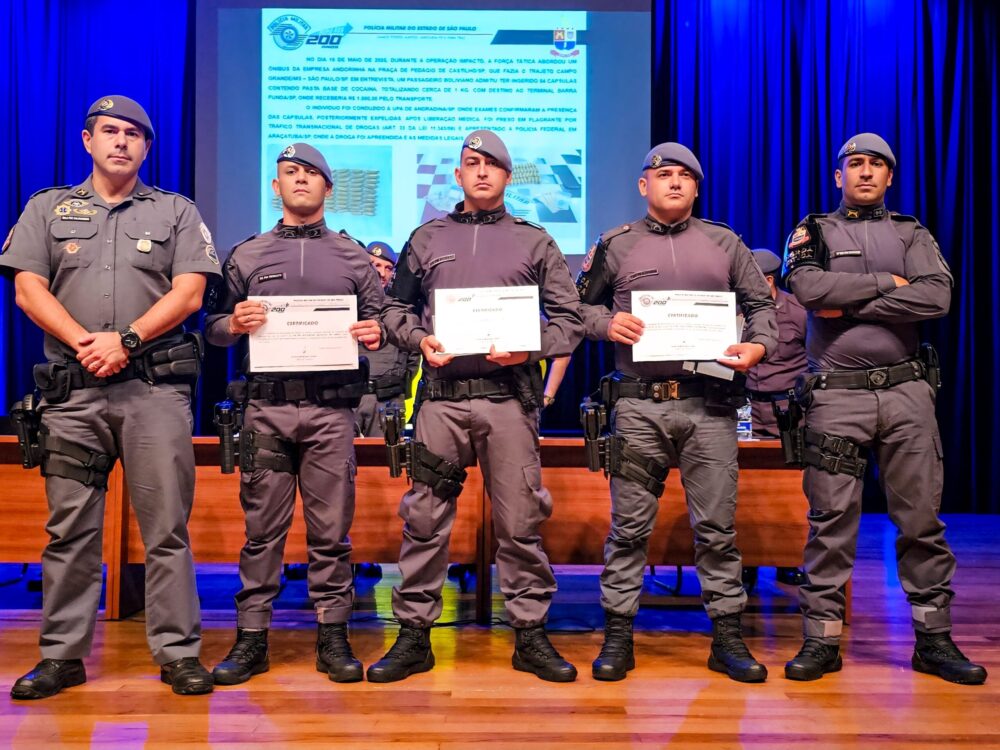 Policiais da Força Tática são homenageados por prisão de boliviano com mais de 1 kg de cocaína em Castilho