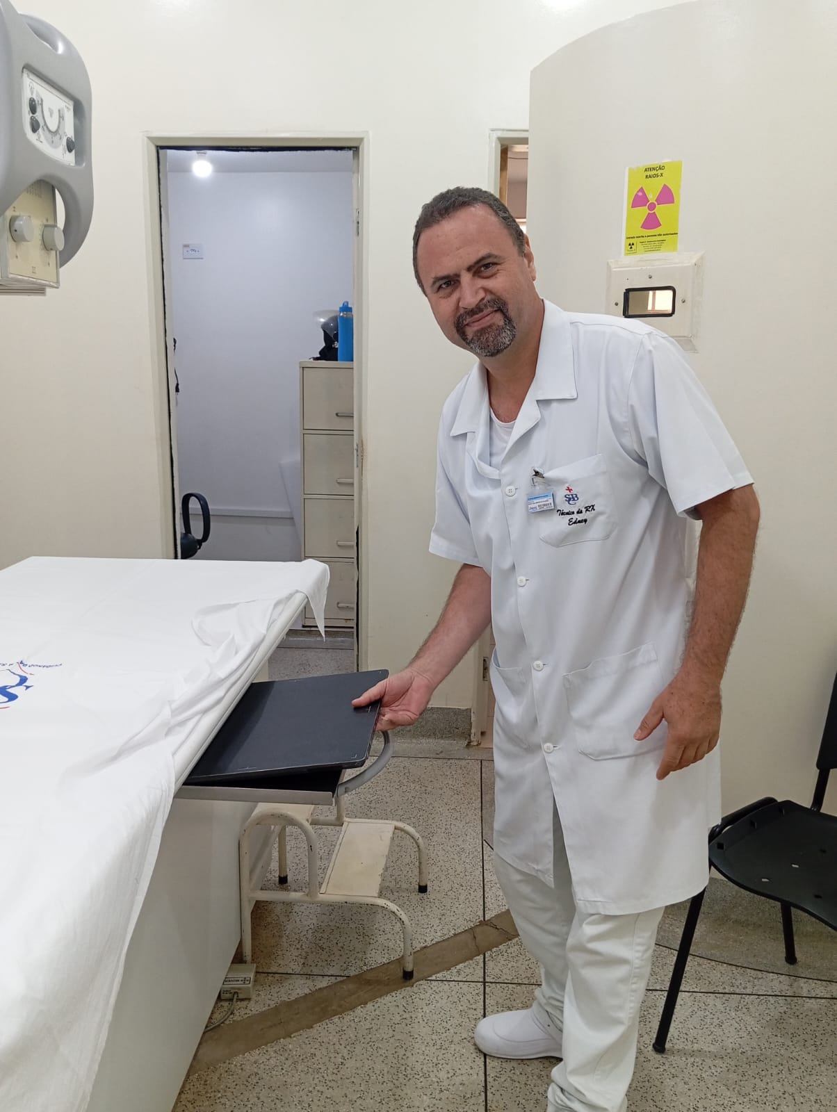 Edney, 24 anos de dedicação à radiologia em Castilho: o profissional que ajuda a salvar vidas no silêncio das imagens