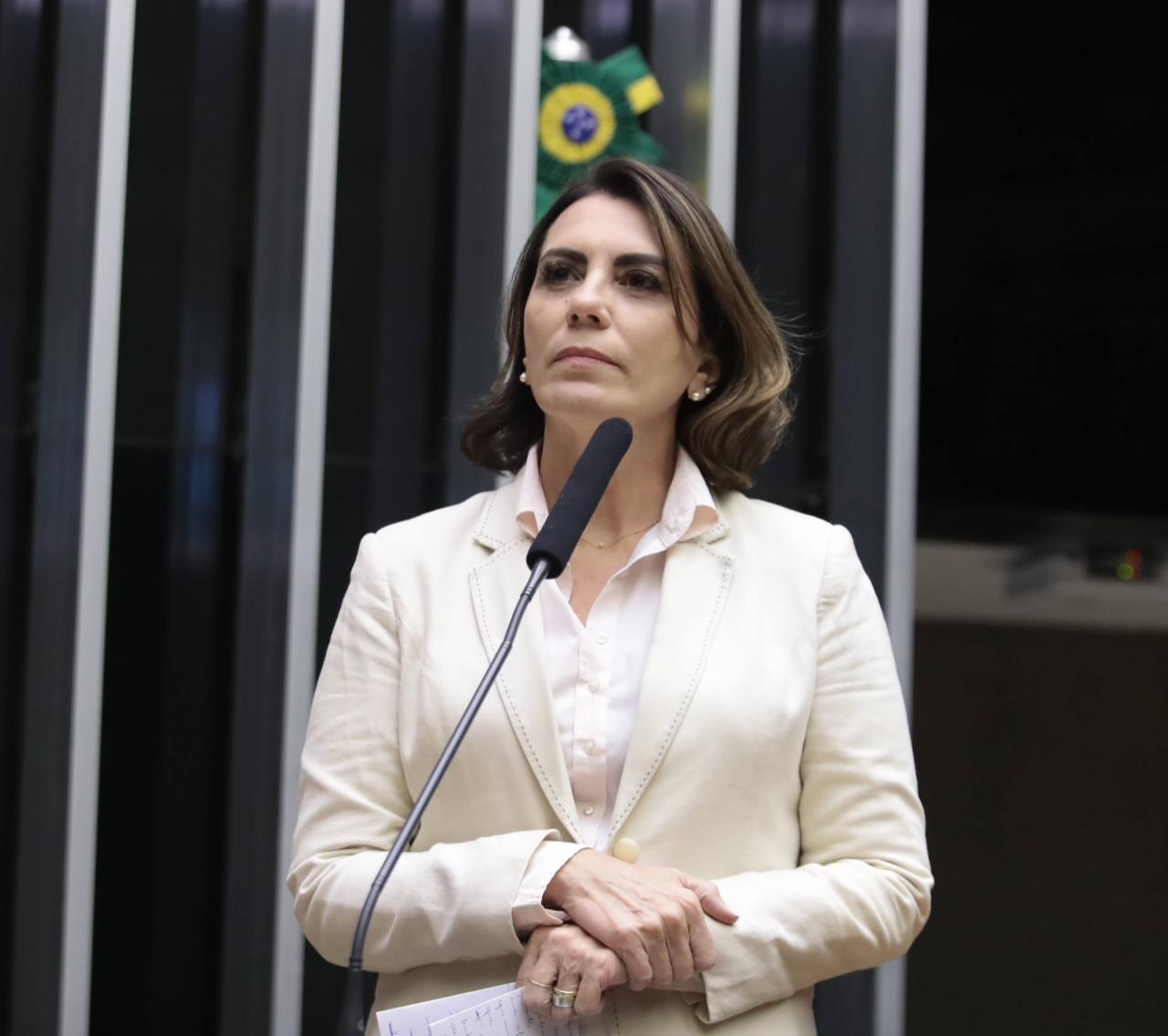 Deputada Rosana Valle (PL-SP) apresenta projeto para barrar decreto que pode acabar com as Apaes e escolas especiais