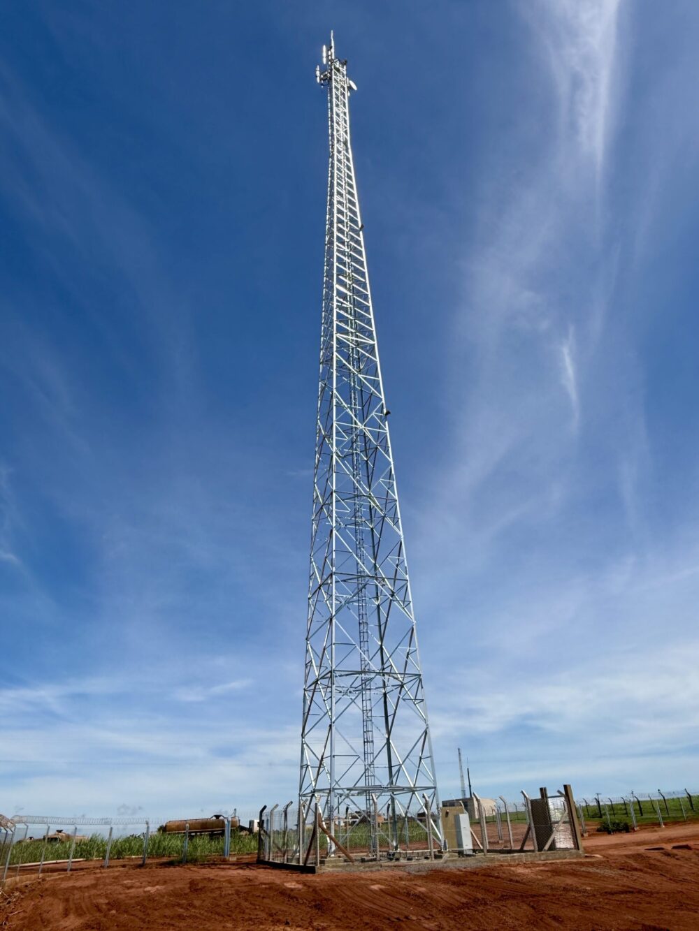 Viralcool instala torre de telecomunicação da Vivo e melhora sinal entre Castilho e Nova Independência