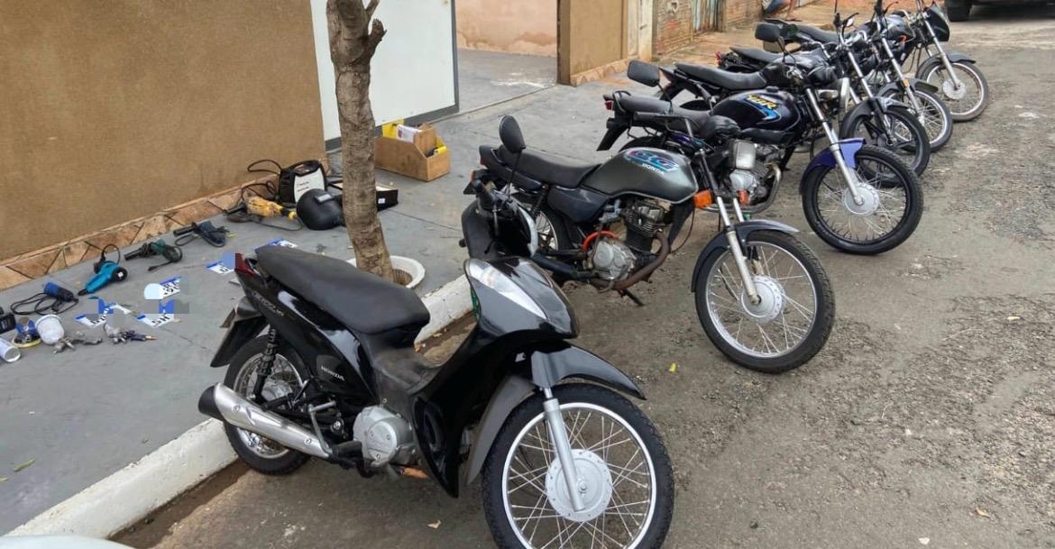 Operação Mega Cavalo de Aço descobre imóvel com várias motocicletas adulteradas em Penápolis
