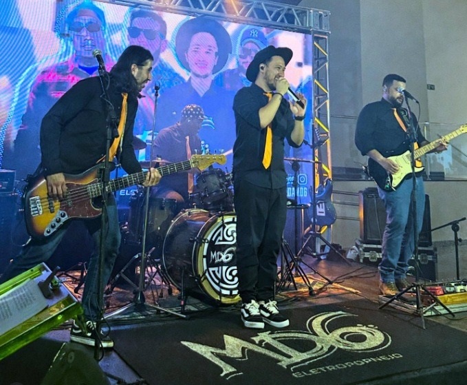 Castilho acende luzes de Natal nesta sexta com show da banda MD6
