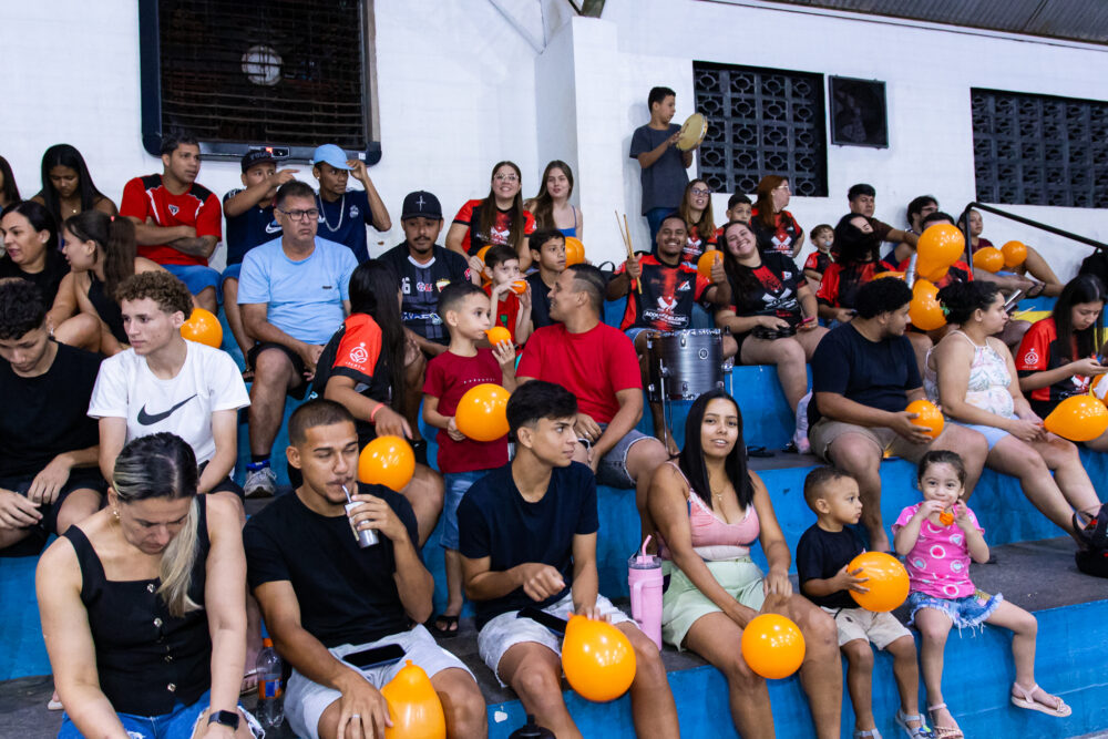 Torcida faz o Ginásio Jorge Franco tremer em vitória do Auto Cast no Futsal de Férias de Castilho