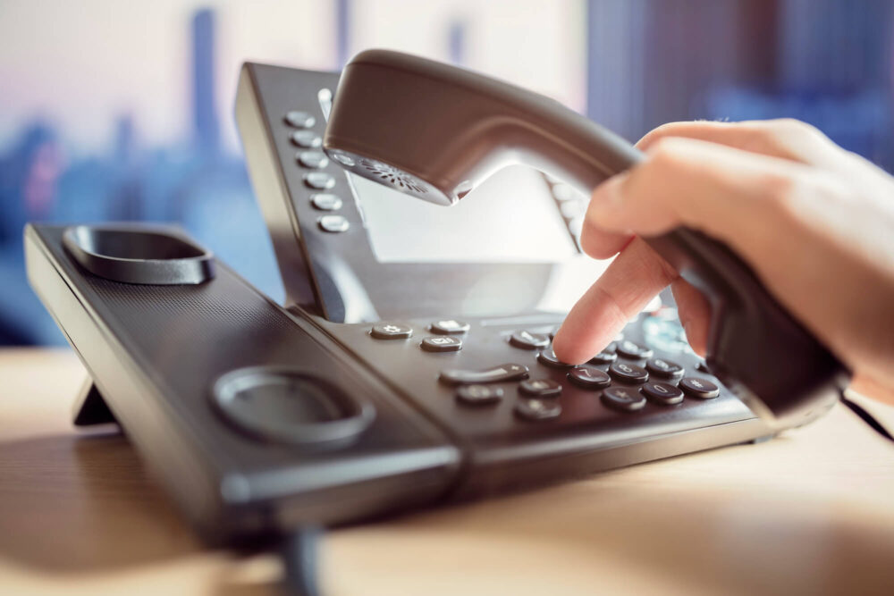 Telefone fixo tradicional começa a sair do Brasil