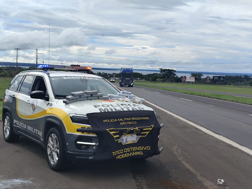 TOR prende três traficantes e apreende quase 16 kg de drogas na SP-300 em Castilho