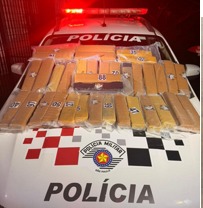 Mulher é presa com 35 kg de maconha