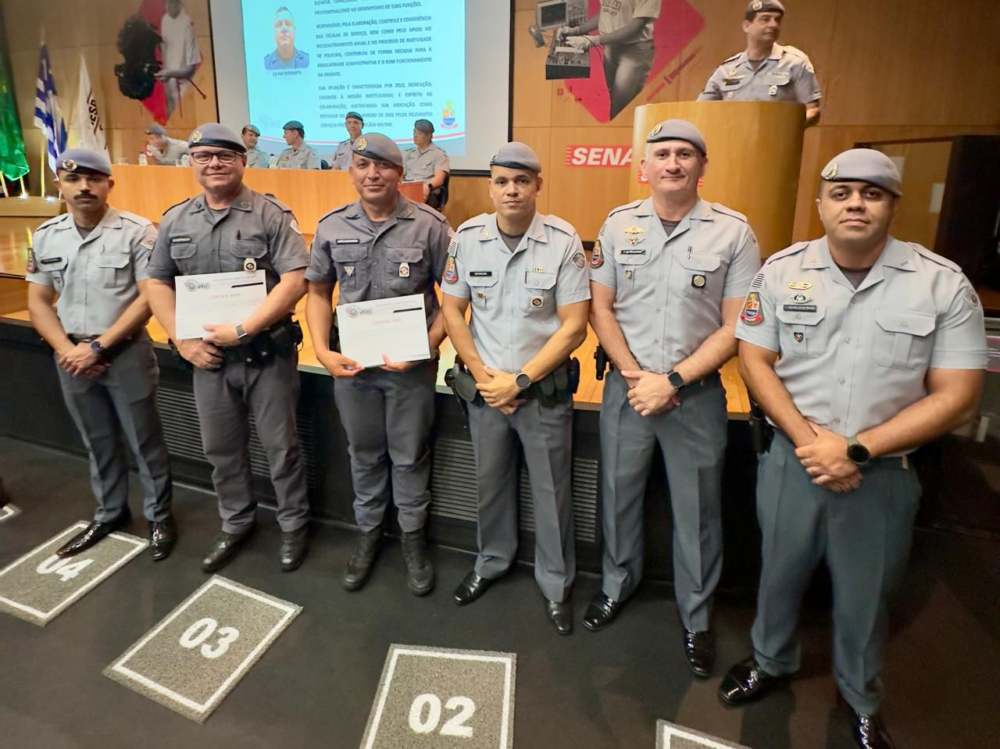 Policiais são homenageados por destaque na região