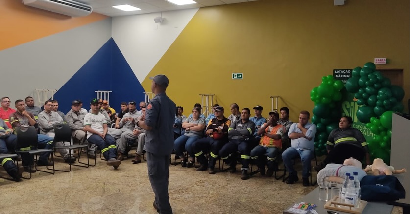 Bombeiro ministra palestra de primeiros socorros