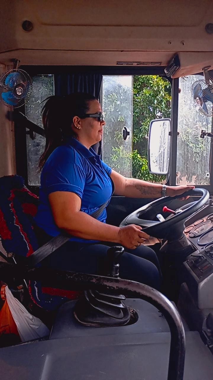 Motorista escolar Rose inspira alunos