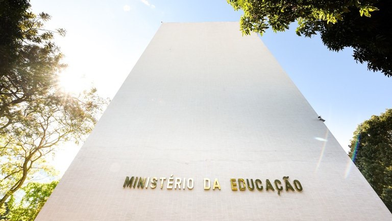 STF barra curso de Medicina em Andradina