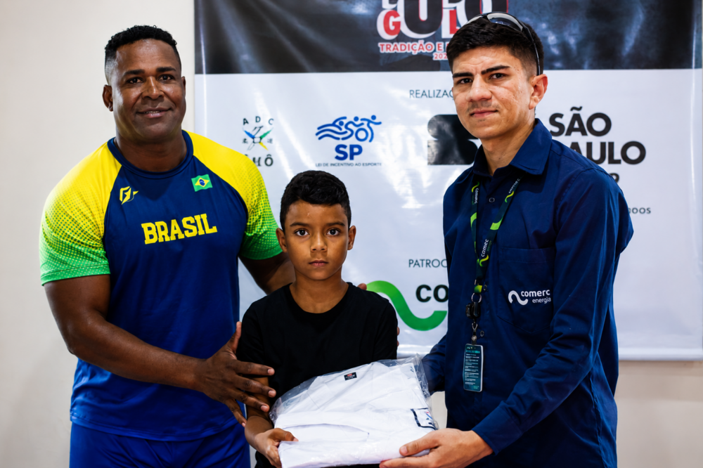 Projeto de Judô recebe uniformes