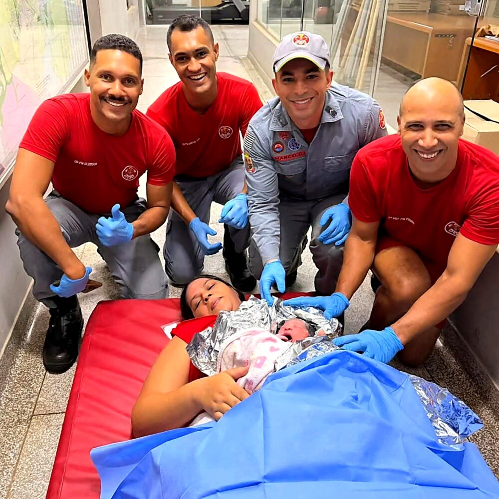 Mais um parto é realizado por bombeiros