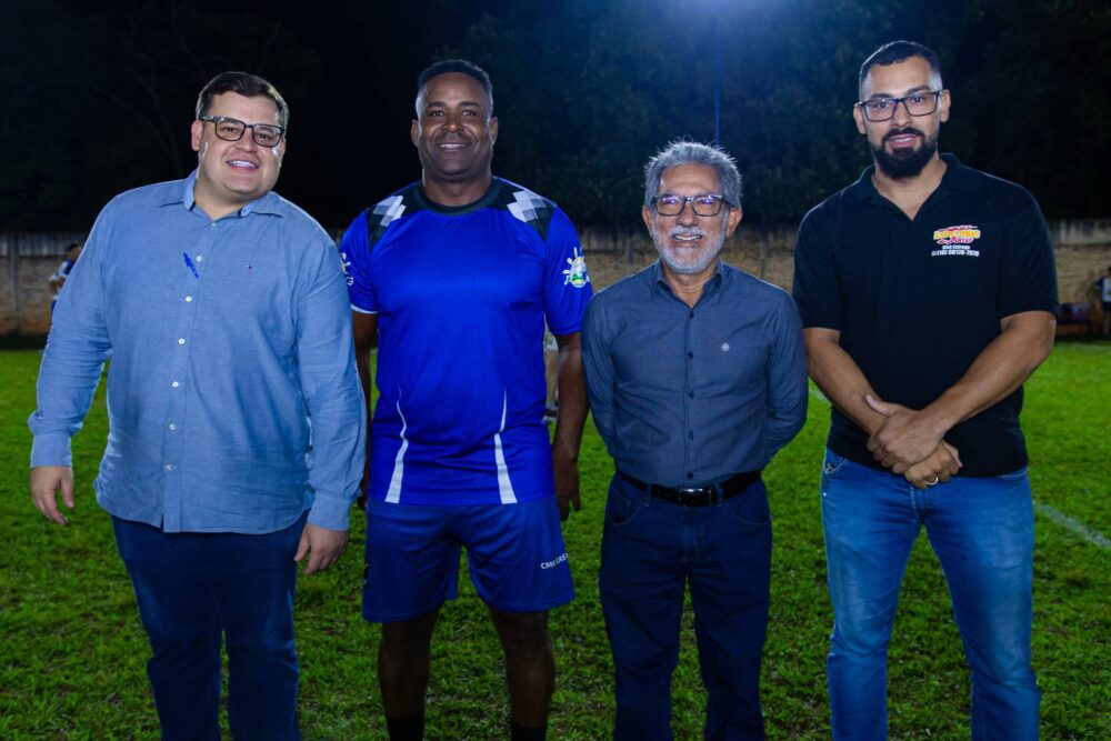 Castilho inaugura iluminação do “campinho” durante abertura do Varzeano 2026