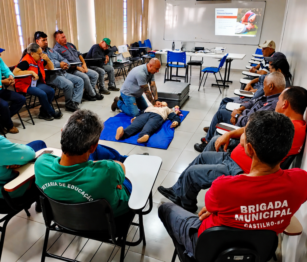 Servidores de Castilho aprendem a salvar vidas e prevenir acidentes durante capacitação