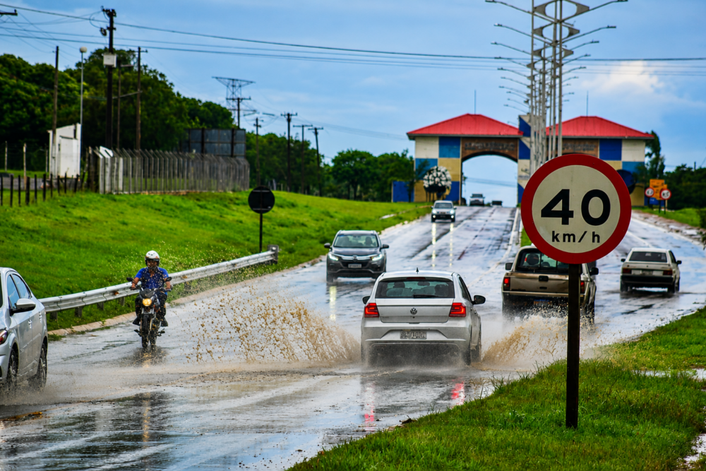 Aquaplanagem preocupa motoristas na saída de Castilho e acende alerta para risco de acidentes em dias de chuva