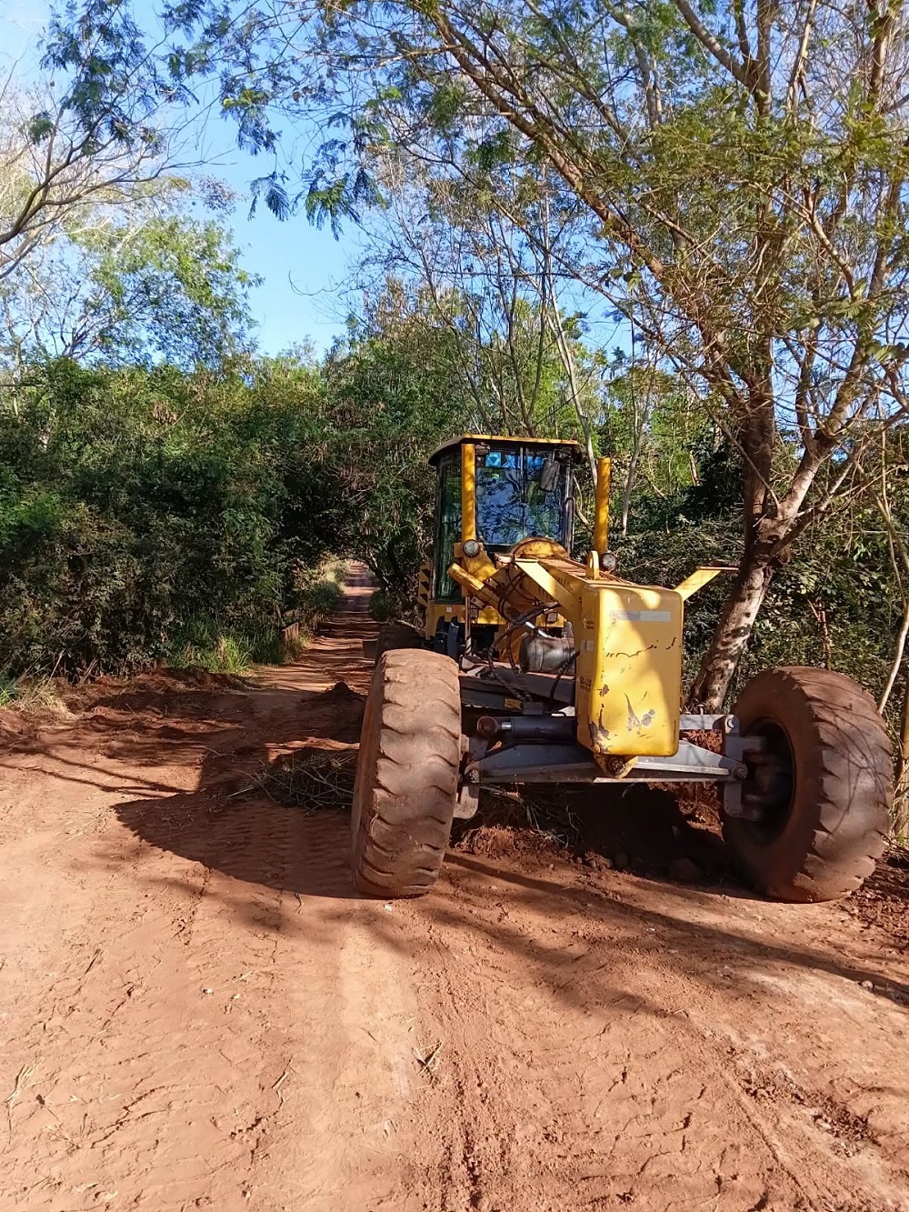 Patrolamento melhora estradas do Assentamento Liberdade e facilita o tráfego na zona rural de Andradina