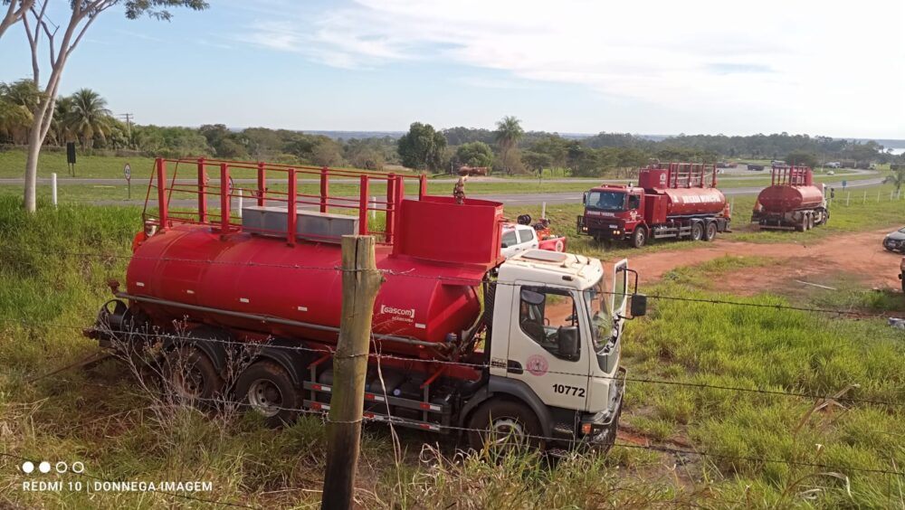 Brigadas da Viralcool e Municipal controlam incêndio em vegetação próximo à divisa entre Castilho e Três Lagoas