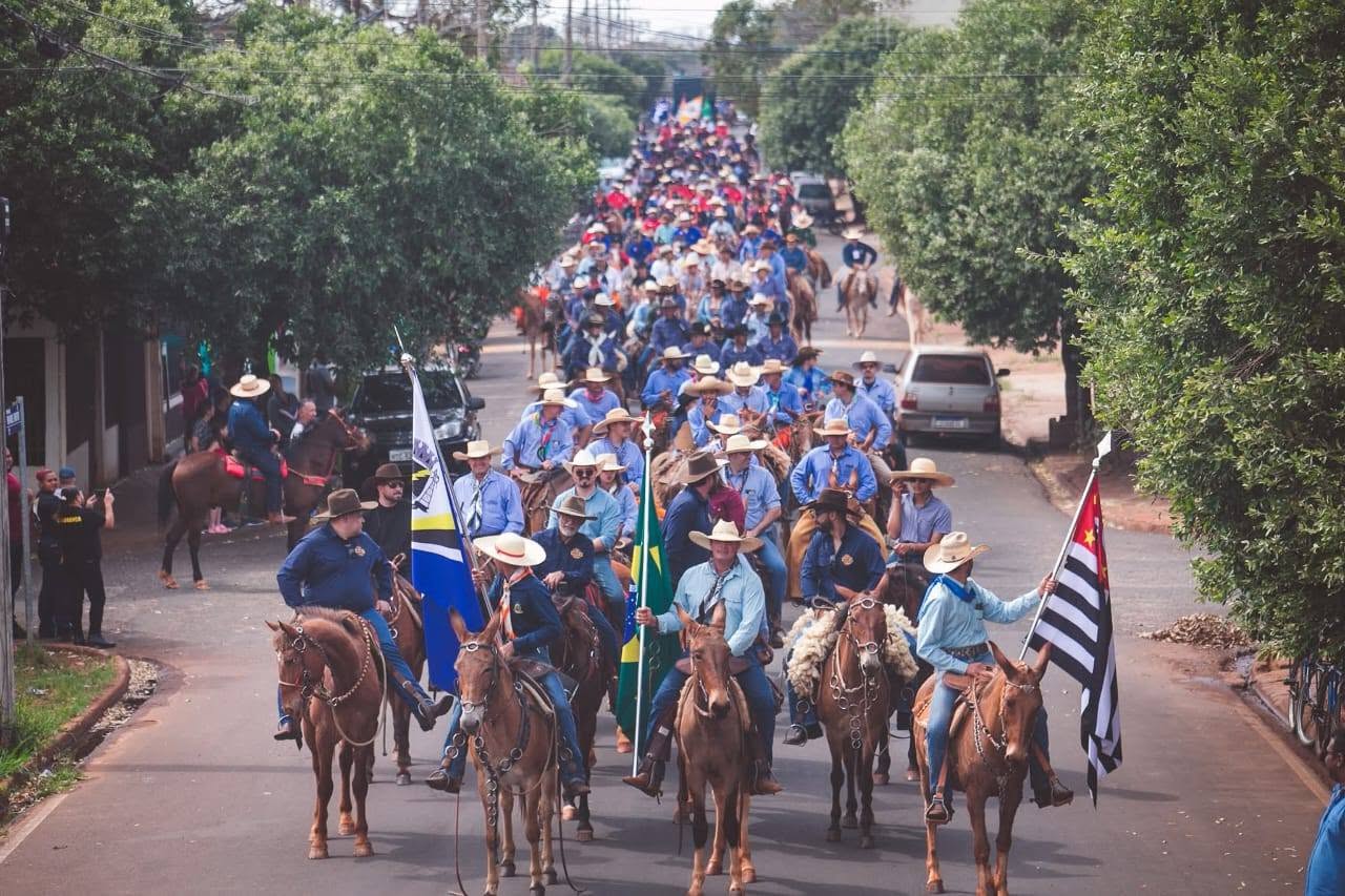 Cavalgada deve reunir 500 animais nas ruas de Castilho neste sábado